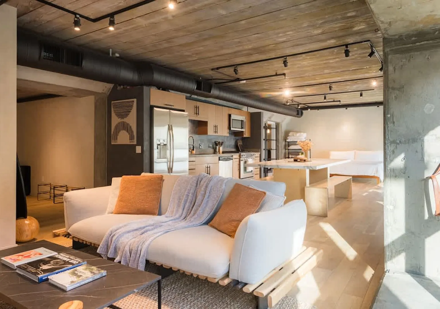 Arts District Japandi-Style Loft W/prkng+pool — Photo 2