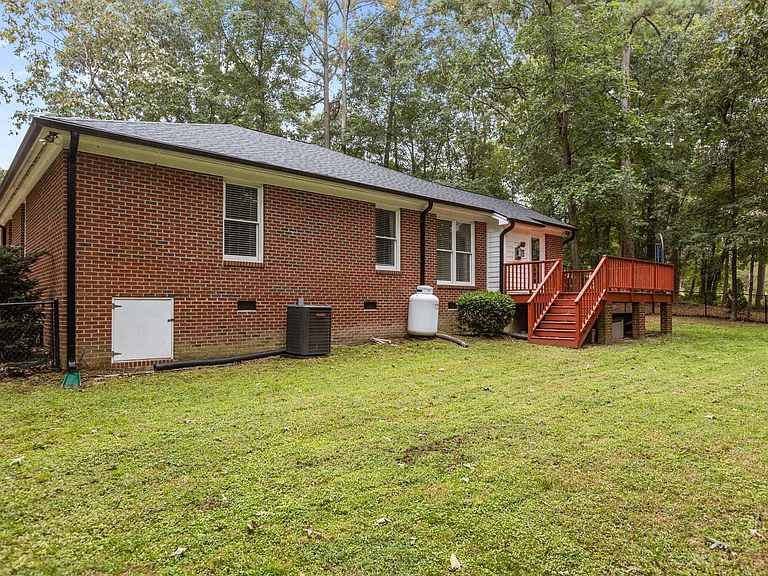 109 Oaklake Ct — Photo 34