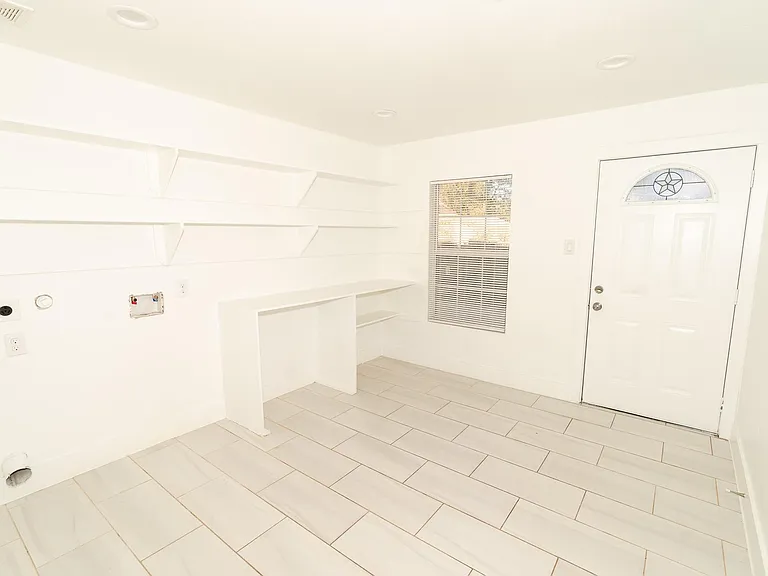 4826 Bristol St — Photo 12