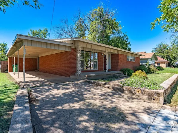 712 S Commercial Ave, Coleman, TX 76834