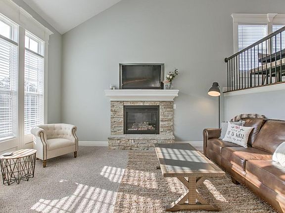 5th image of 502 S 137th Pl