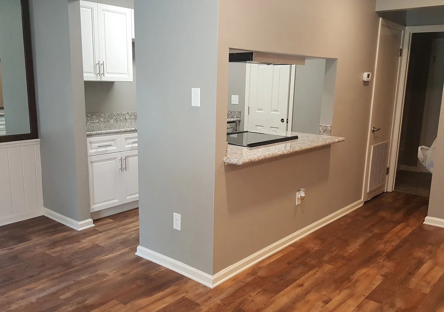 Spacious 3 Bedroom, 2 Bath Town Home Off South College — Photo 3