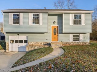 1049 Shadowlawn Dr, Ravenna, OH 44266