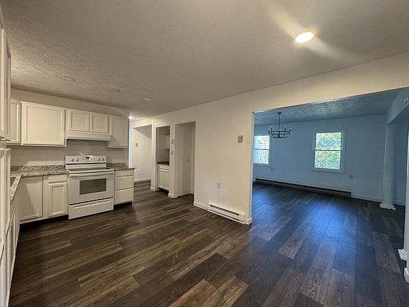 5th image of 216 Fincastle Tpke