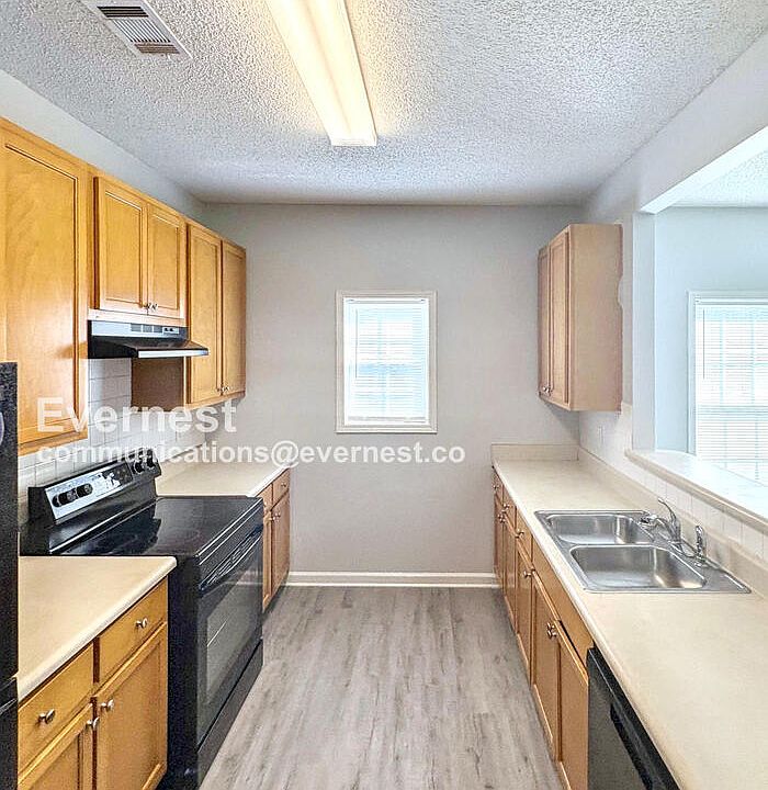 8622 Thomas Rd, Riverdale, GA 30274 | Zillow