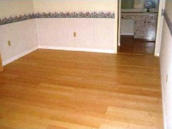 4th image of 515 Hunter Cir