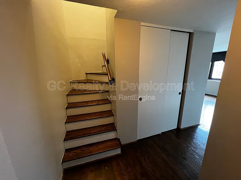 1221 N Dearborn St #P9N — Photo 6