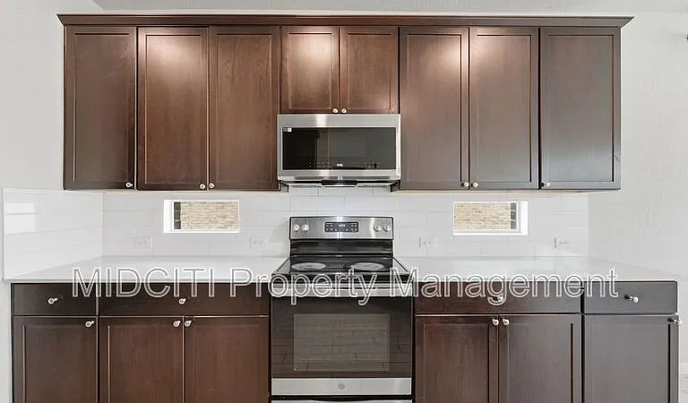 1858 Lauter Ln — Photo 2