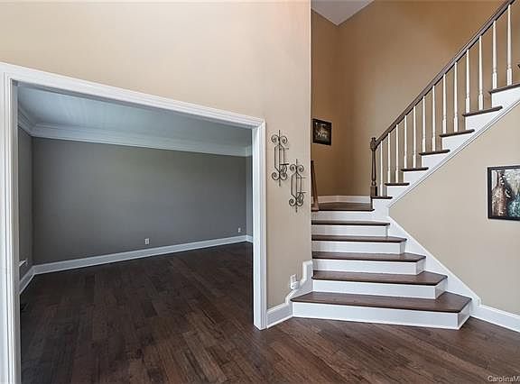 4th image of 290 Knoxview Ln