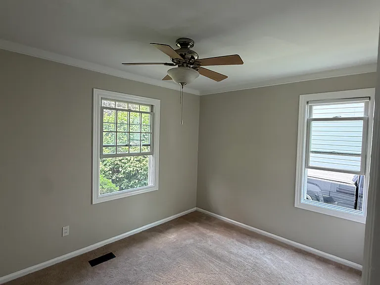 24087 Lehigh St — Photo 9