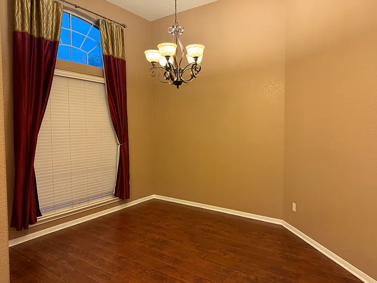 621 S Roy Reynolds Dr — Photo 11