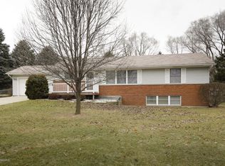 25934 Fawn River Rd, Sturgis, MI 49091