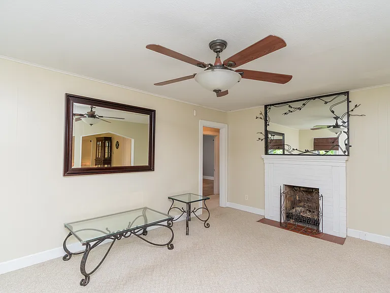 4 Orlando Dr — Photo 11