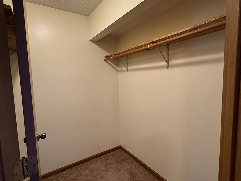 830 E College St — Photo 7