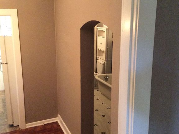 4th image of 419 E 8th St APT 3