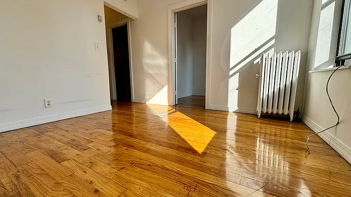 Rented by HOLTON REAL ESTATE INC. | media 8