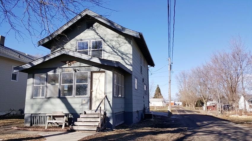 1st image of 609 W 6th St