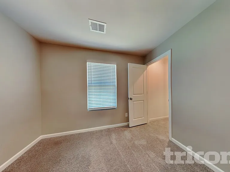 210 Coventry Ct — Photo 8