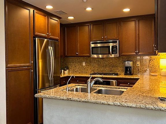 3rd image of 34 Midtown Dr