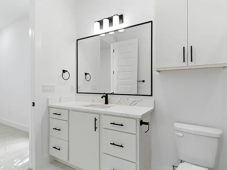 421 Hedge Dr — Photo 17