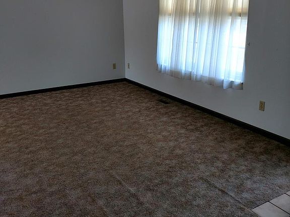 4th image of 94 Willow Ave