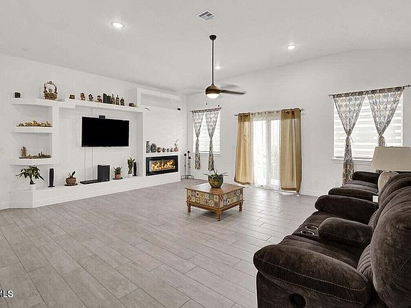 2nd image of 12365 Desert Wolf Ave