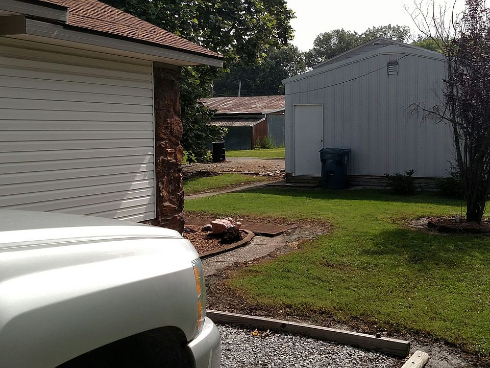 2nd image of 608 Bush Avenue