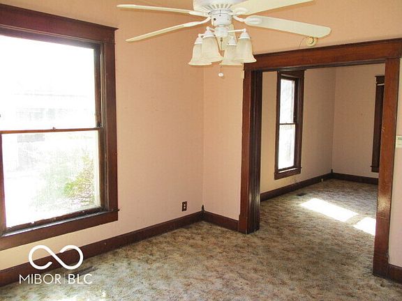 4th image of 206 N East St