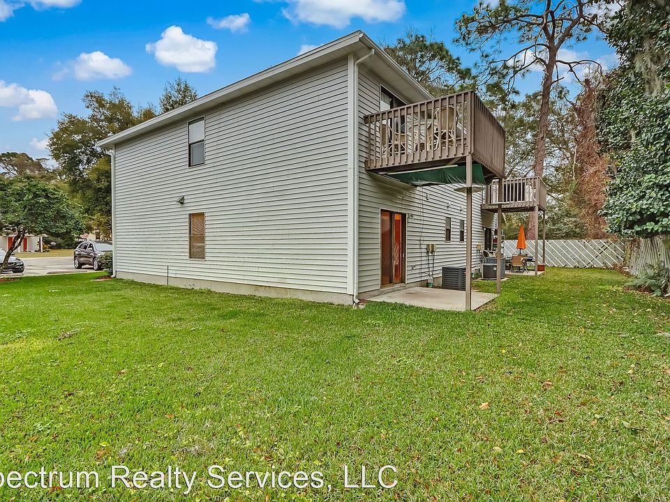 1st image of 702 Meadowbrook Dr #8