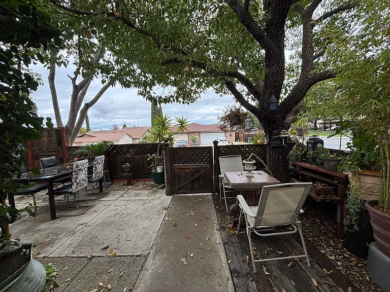 1700 Mahogany Way — Photo 25