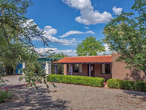 5th image of 2542 N San Carlos Pl