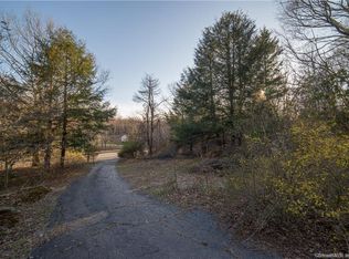 153 Cheshire Rd, Bethany, CT 06524