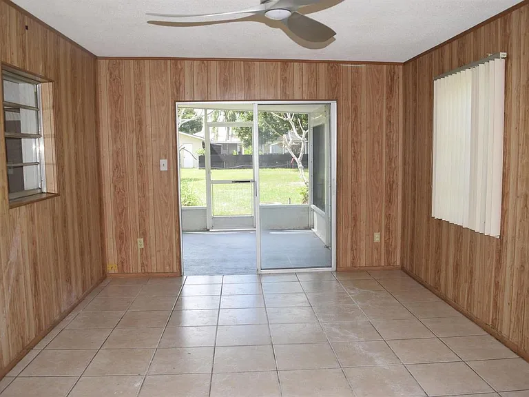 1881 SE Airoso Blvd — Photo 16