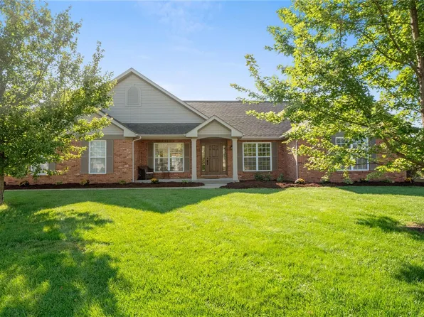 1406 Swan Ct, Swansea, IL 62226