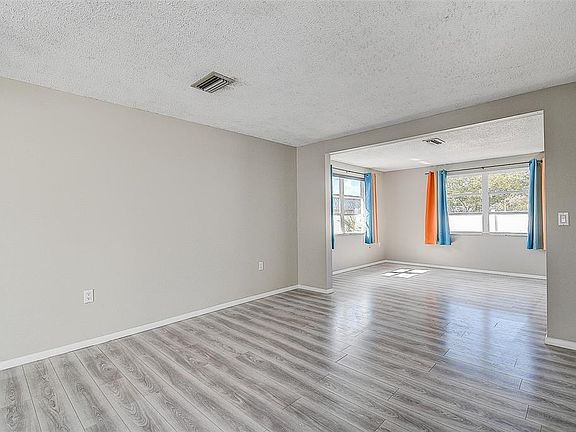 4th image of 9805 Scenic Dr