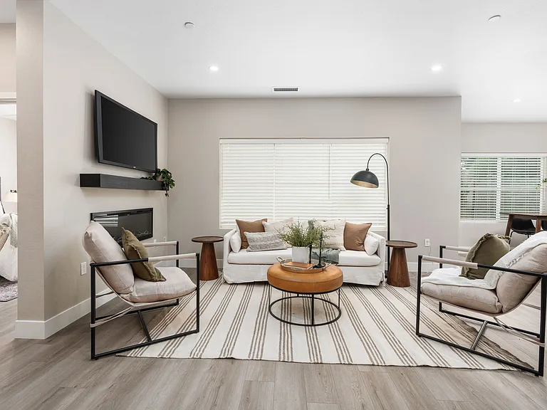 The Palms Luxury Condominiums — Photo 41
