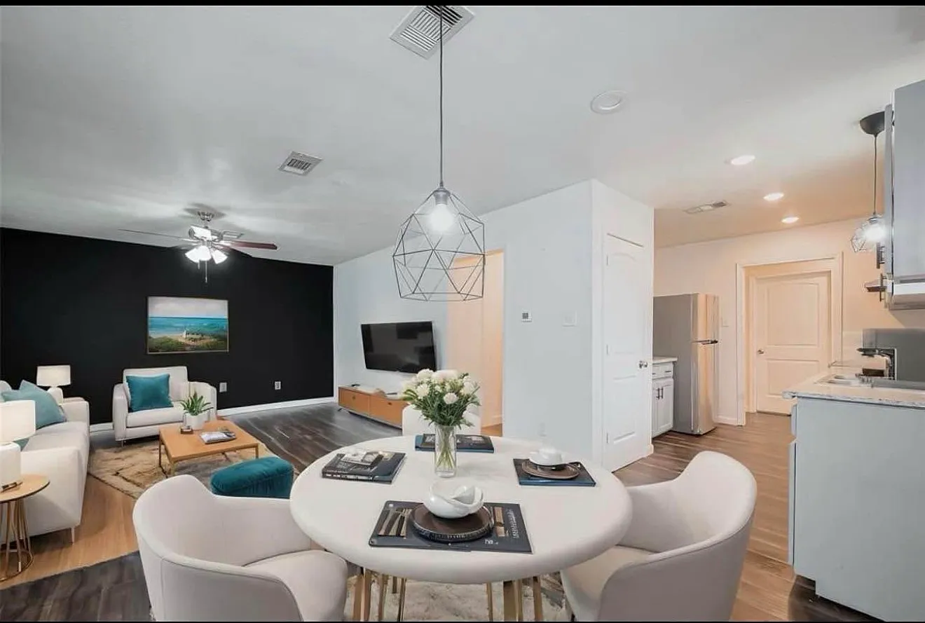 3 bed, 1161 sqft, $2,000 — Photo 1