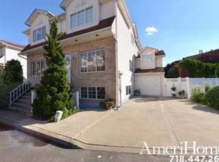 32 Willow Ln, Staten Island, NY 10306