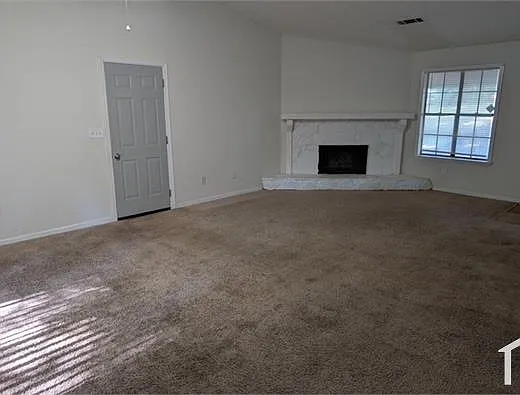 3 bed, 1200 sqft, $1,875 — Photo 2