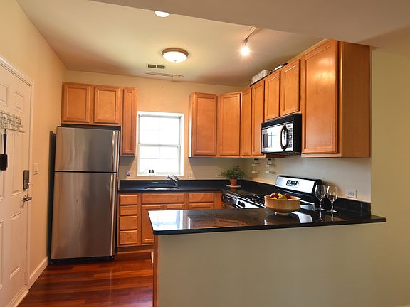 3rd image of 3516 N Hamlin Ave #2