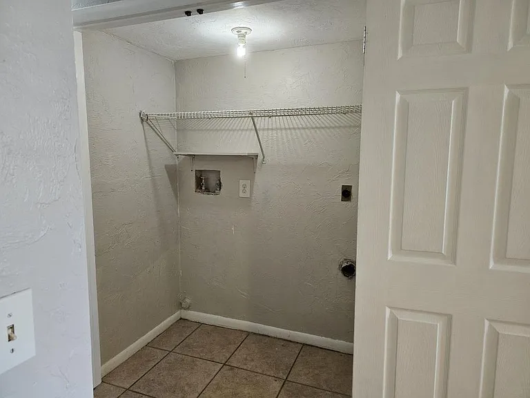 2205 Conway Dr #200 — Photo 6