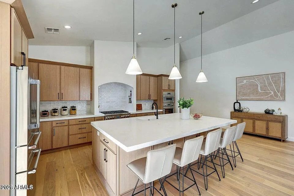 4 bed, 4.5 bath, 3015 sqft, $16,500 — Photo 3