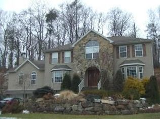 33 Continental Rd, West Milford, NJ 07480