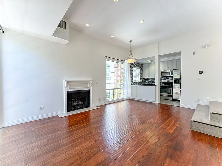 1733 Malcolm Ave #7 — Photo 2