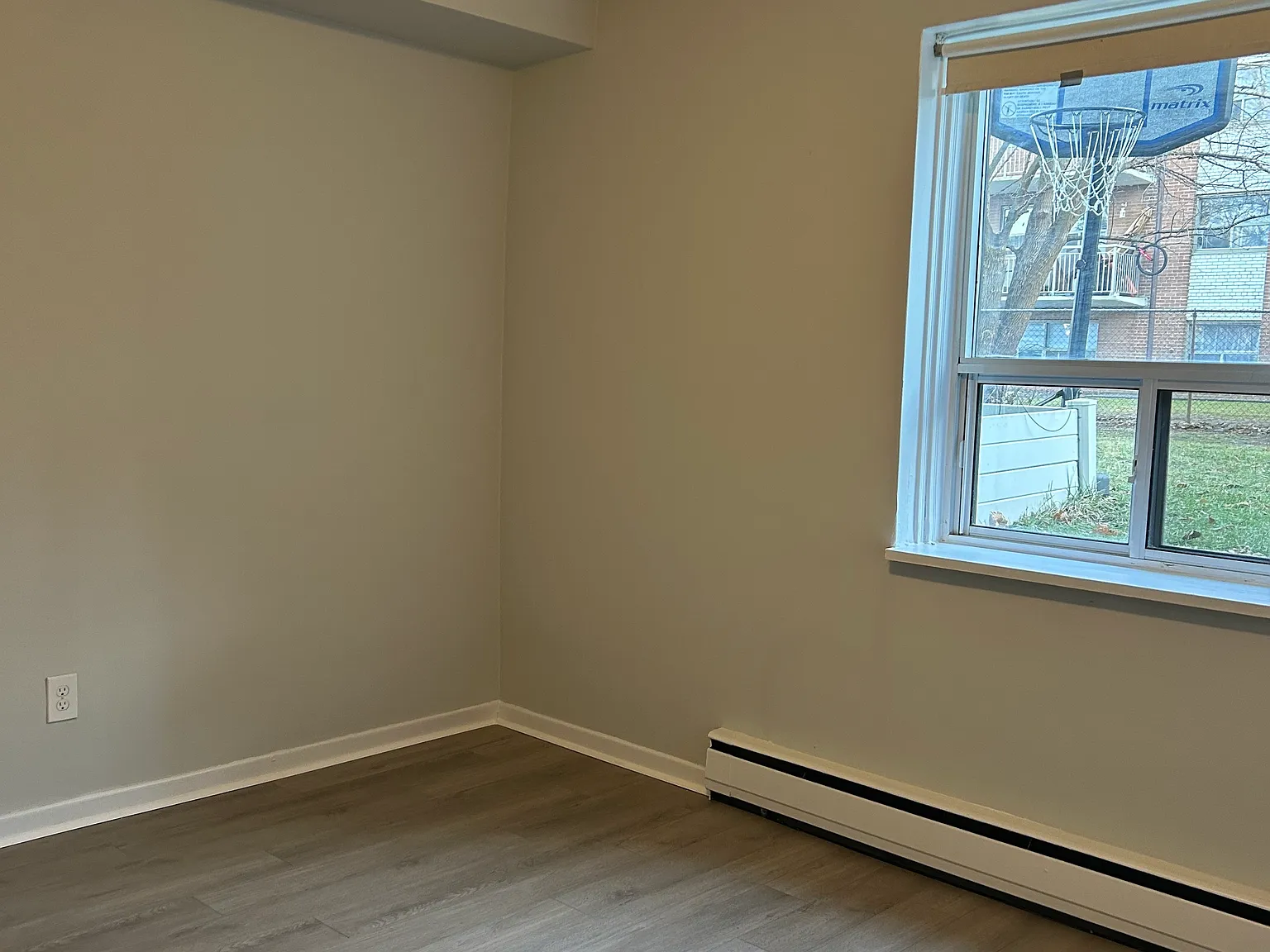 390 Guelph Line — Photo 3