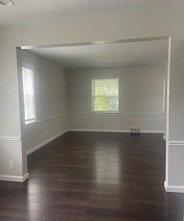 3rd image of 1060 E Linden Ave #2F