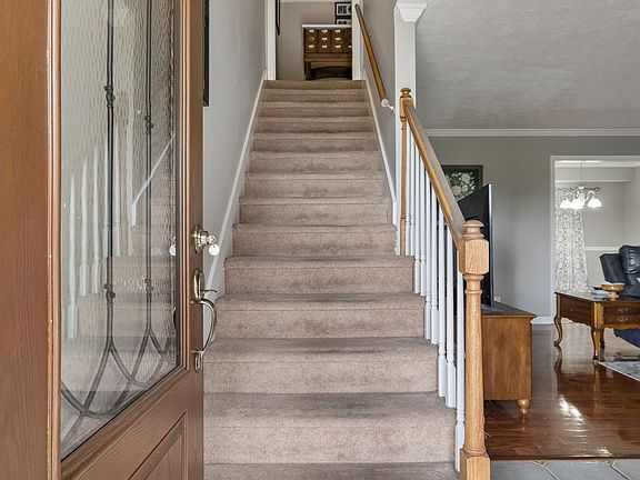 4th image of 512 Decherd Ln