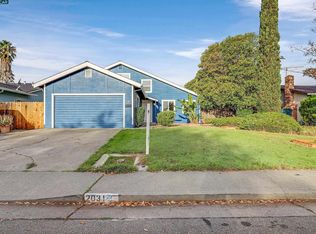 2031 Falcon Dr, Fairfield, CA