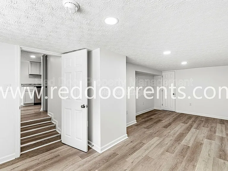 389 N Main St #G — Photo 8