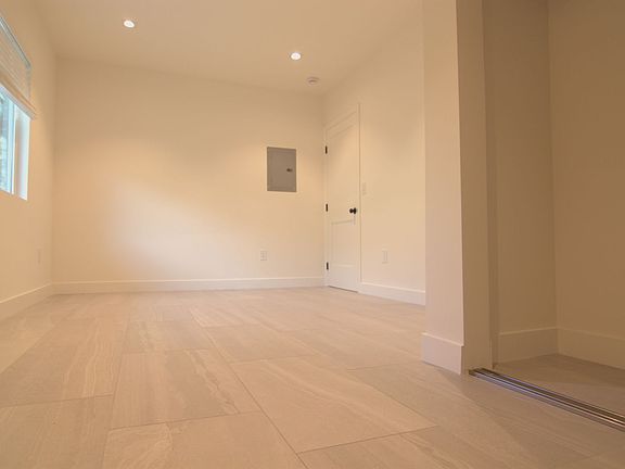 5th image of 216 Harding Ave #2